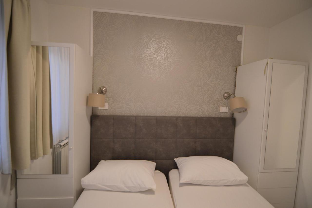 Apartments By The Sea Starigrad, Paklenica - 16421 Экстерьер фото