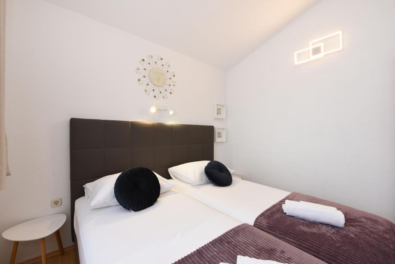 Apartments By The Sea Starigrad, Paklenica - 16421 Экстерьер фото