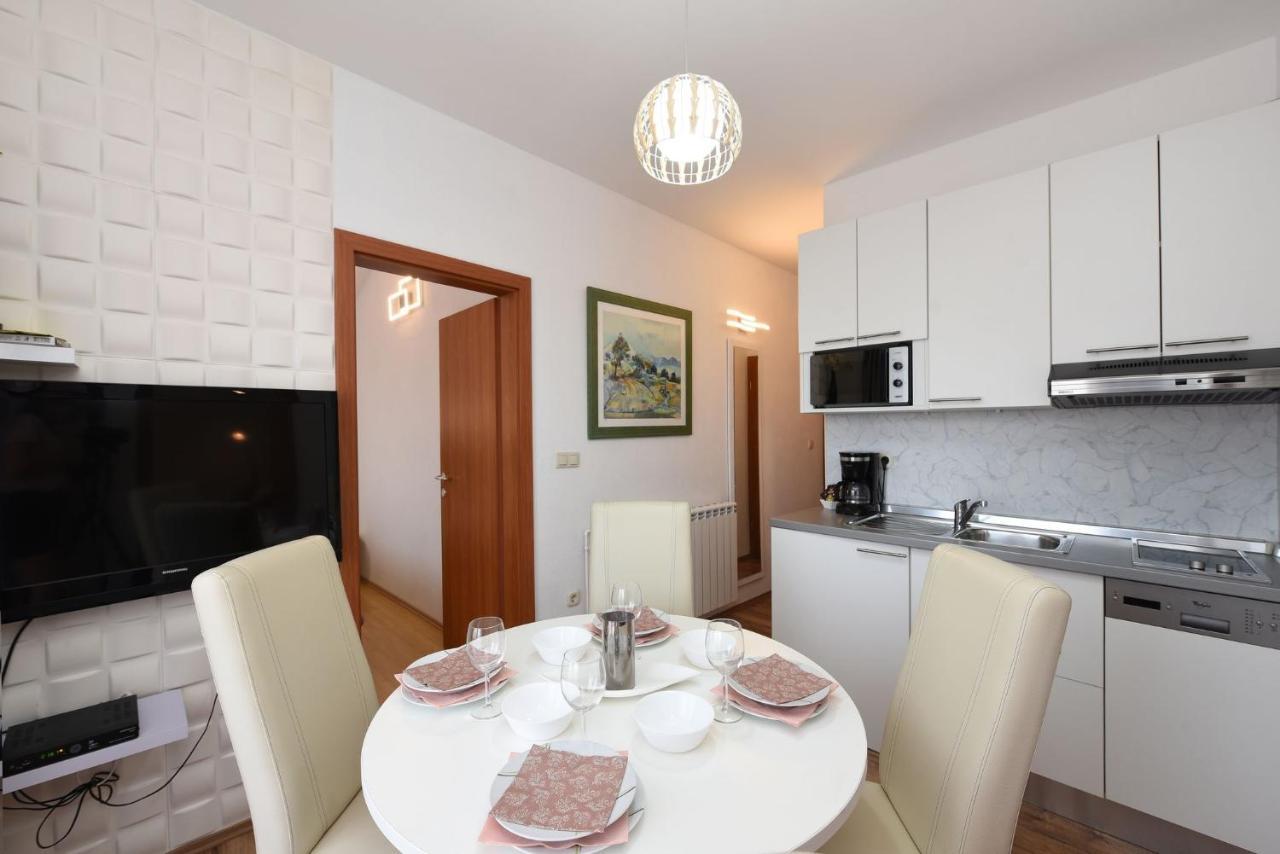 Apartments By The Sea Starigrad, Paklenica - 16421 Экстерьер фото