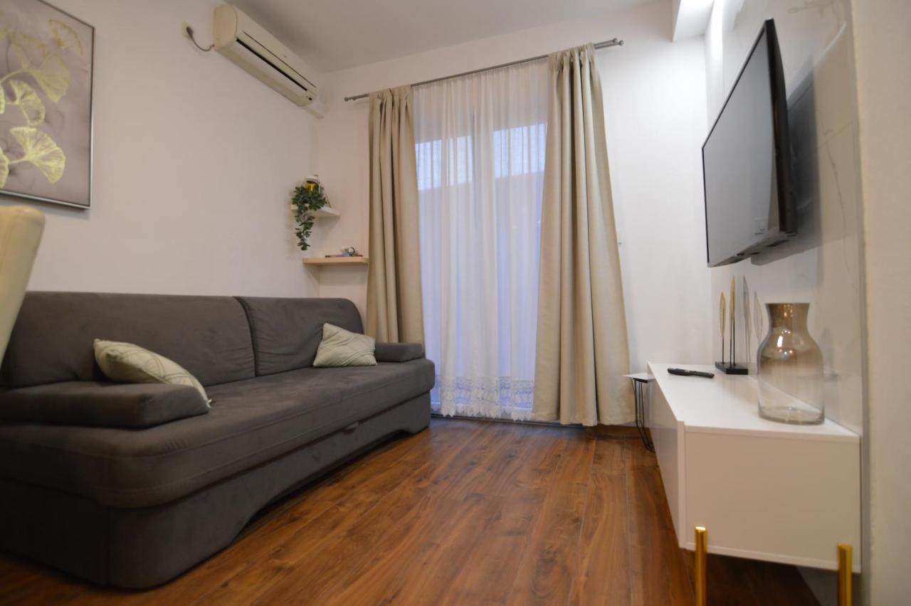 Apartments By The Sea Starigrad, Paklenica - 16421 Экстерьер фото